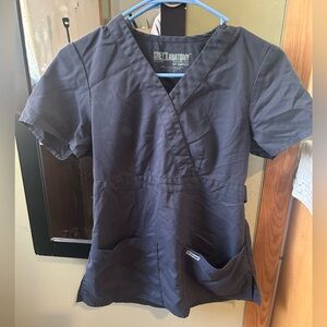 Nursing scrub top with pockets!